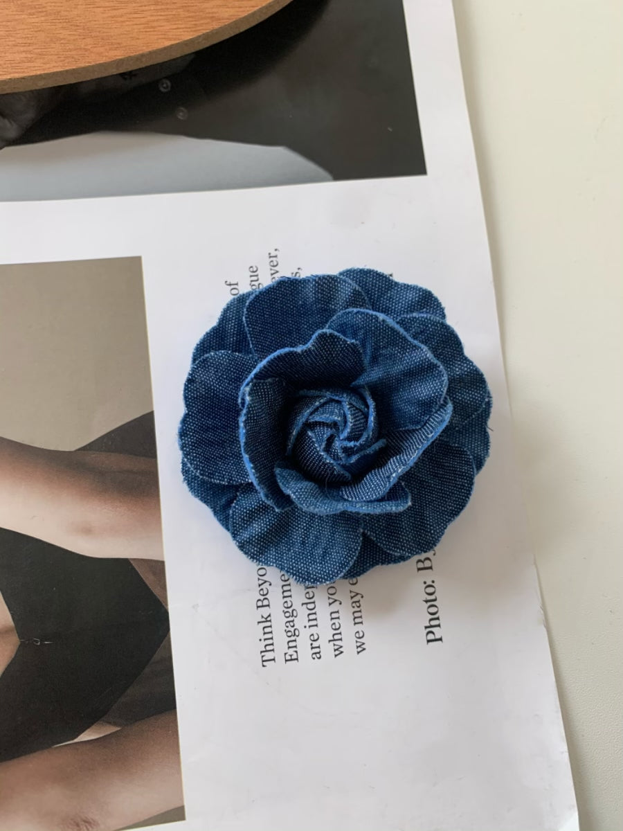 Original Denim Brooch Design with Handcrafted Denim Rose and Frayed Edges - Artistic, Vintage, Handmade for Casual Wear, Fashion Accessories, Special Occasions, Ideal for Adding a Touch of Rustic Charm and Elegance to Any Outfit for Women