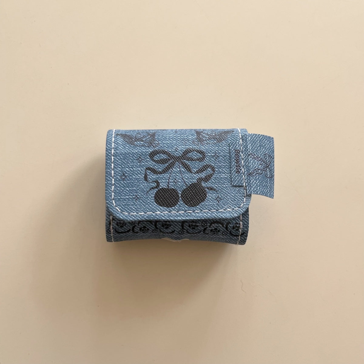 チェリー柄のトレンドデニムイヤホンポーチ - スタイリッシュに保護し、日常使いに最適、女性に最適