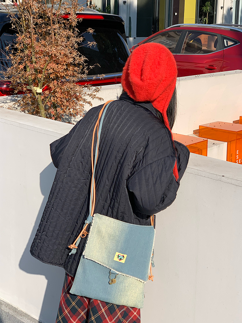 Original Denim Crossbody Bag with Snap Button Closure and Colorful Patch - Casual and Trendy Design, Ideal for Daily Wear and Casual Outings for Women