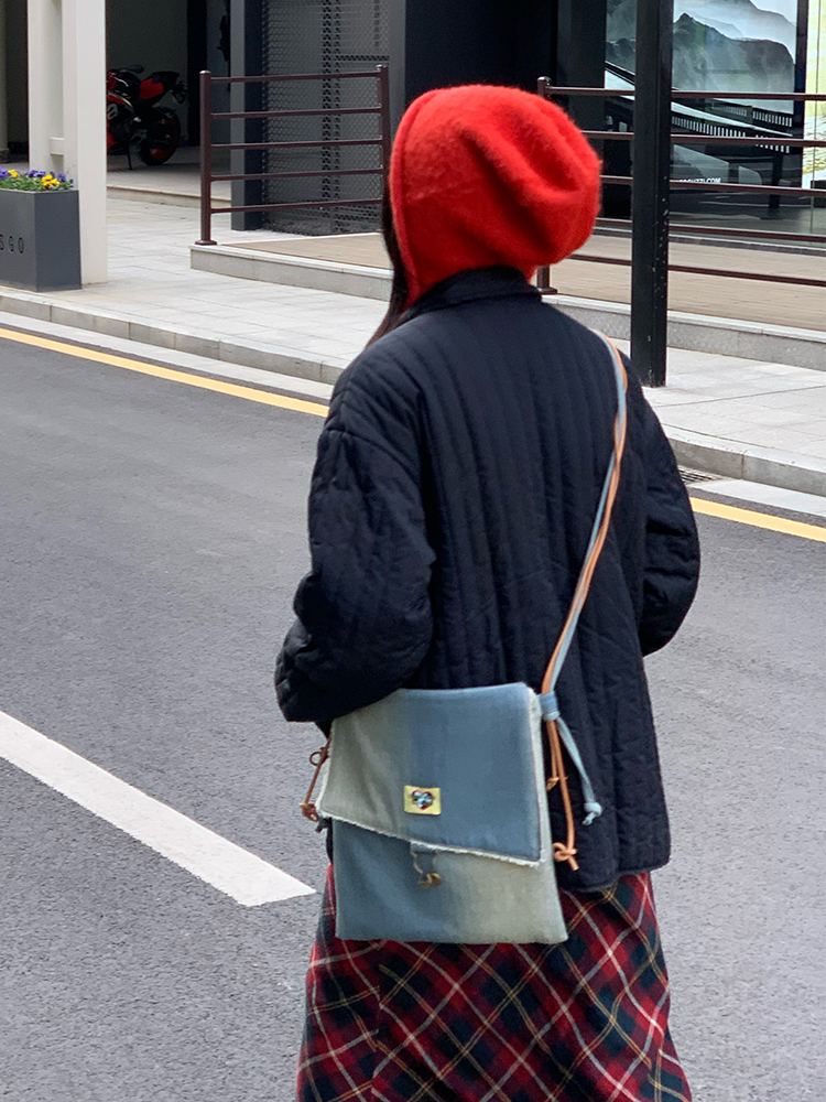 Original Denim Crossbody Bag with Snap Button Closure and Colorful Patch - Casual and Trendy Design, Ideal for Daily Wear and Casual Outings for Women