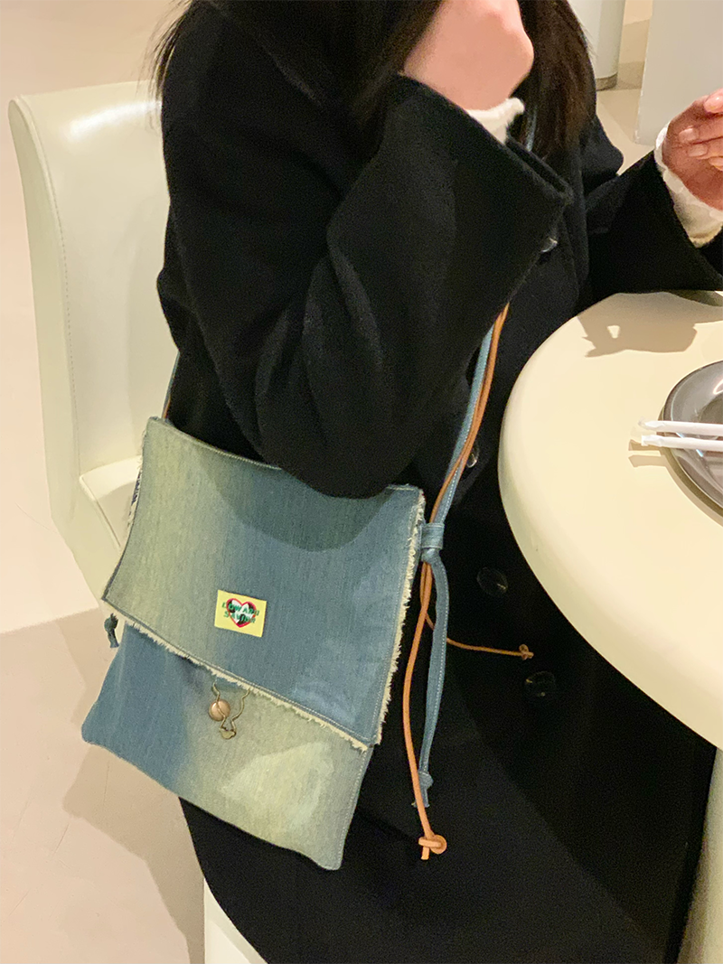 Original Denim Crossbody Bag with Snap Button Closure and Colorful Patch - Casual and Trendy Design, Ideal for Daily Wear and Casual Outings for Women