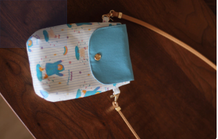 Original Denim Style Textile Craft Crossbody Bag with Patchwork Flap and Brass Clasp - Vintage Artisanal Design for Casual Outings, Travel, and Everyday Use, Offering Lightweight and Stylish Functionality for Women