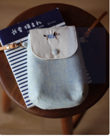 Original Denim Style Textile Craft Crossbody Bag with Patchwork Flap and Brass Clasp - Vintage Artisanal Design for Casual Outings, Travel, and Everyday Use, Offering Lightweight and Stylish Functionality for Women