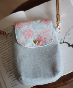 Original Denim Style Textile Craft Crossbody Bag with Patchwork Flap and Brass Clasp - Vintage Artisanal Design for Casual Outings, Travel, and Everyday Use, Offering Lightweight and Stylish Functionality for Women