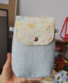 Original Denim Style Textile Craft Crossbody Bag with Patchwork Flap and Brass Clasp - Vintage Artisanal Design for Casual Outings, Travel, and Everyday Use, Offering Lightweight and Stylish Functionality for Women