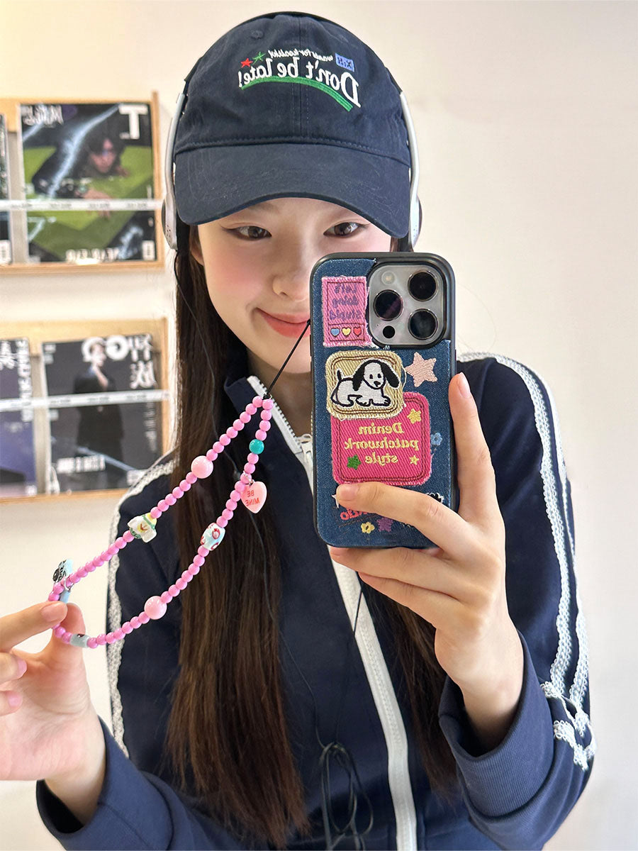 TPUラミネート加工のデニム生地を使用した、遊び心のあるパッチワーク風スマホケース。若い女性向けの可愛いクマのデザインです。