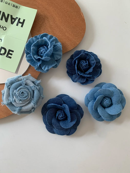 Original Denim Brooch Design with Handcrafted Denim Rose and Frayed Edges - Artistic, Vintage, Handmade for Casual Wear, Fashion Accessories, Special Occasions, Ideal for Adding a Touch of Rustic Charm and Elegance to Any Outfit for Women