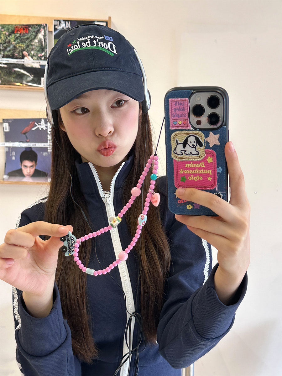 TPUラミネート加工のデニム生地を使用した、遊び心のあるパッチワーク風スマホケース。若い女性向けの可愛いクマのデザインです。