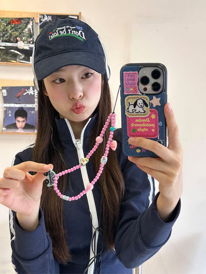TPUラミネート加工のデニム生地を使用した、遊び心のあるパッチワーク風スマホケース。若い女性向けの可愛いクマのデザインです。